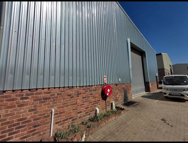 500M² WAREHOUSE TO LET IN POMONA